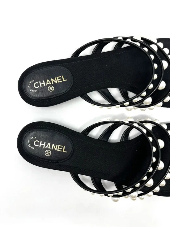 Chanel CC Logo Black Leather White Pearl Pearls Flat Strappy Sandals Slides 39.5 - Picture 3 of 9